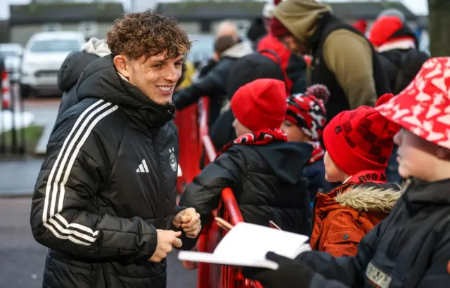 Leighton Clarkson signs autographs for young fans