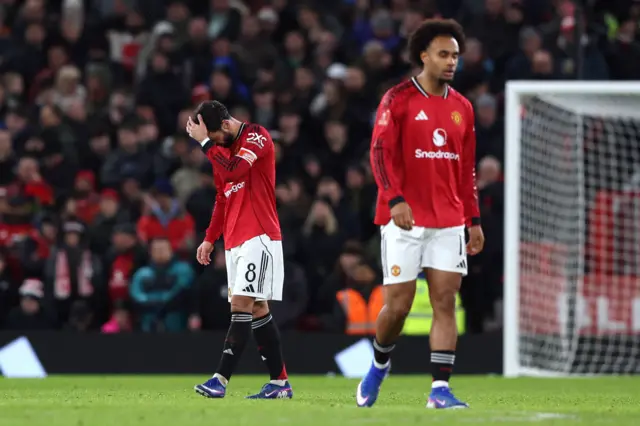Joshua Zirkzee and Bruno Fernandes react
