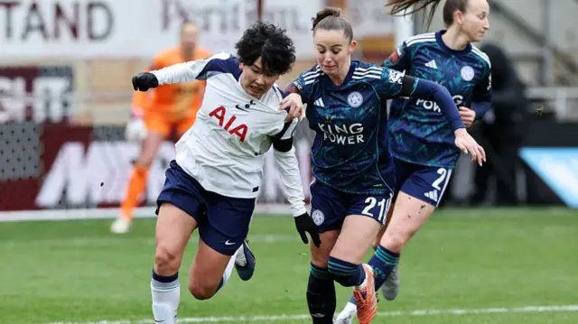 Tottenham Leicester action