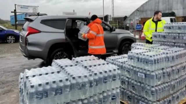 South East Water: Major incident declared as thousands across Kent and Sussex without water   www.bbc.co.uk