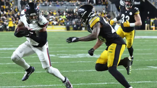 Christian Kirk makes a touchdown run for the Houston Texans against the Pittsburgh Steelers