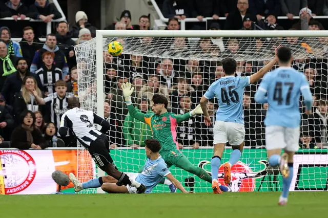 Yoane Wissa misses against Manchester City