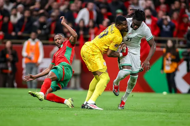 Nwabali claims the ball to dispell the danger for Nigeria