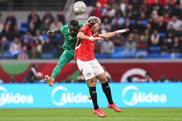 Gueye and Ashour duel for the ball in the air