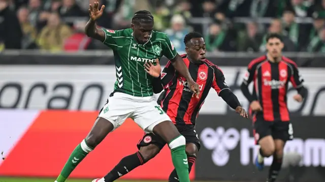 Werder Bremen and Eintracht Frankfurt are equal going into half-time.