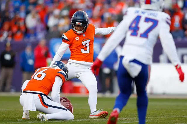 Wil Lutz kicks field goal for Denver