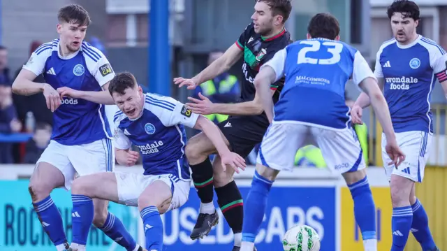 Action from Glenavon v Glentoran