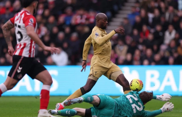 Sunderland's Robin Roefs in action with Crystal Palace's Jean-Philippe Mateta