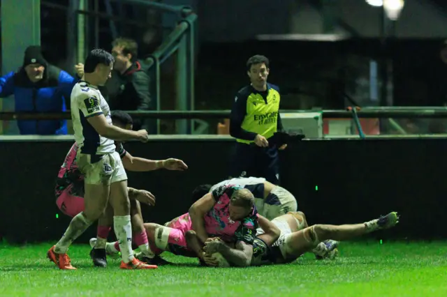 Ross Moriarty scores a try