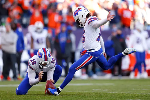 Matt Prater kicks a field goal