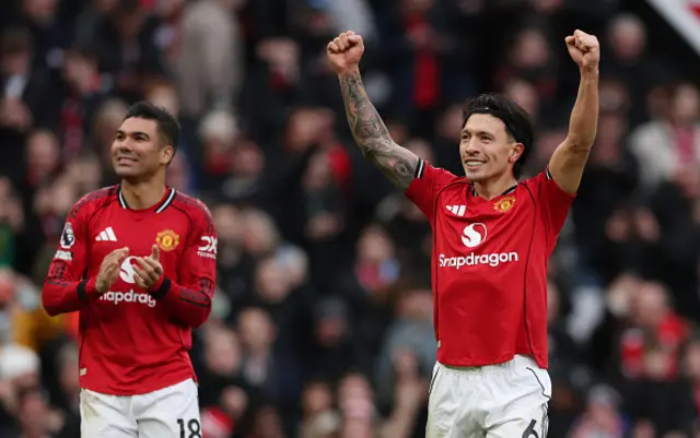 Lisandro Martinez of Manchester United celebrates