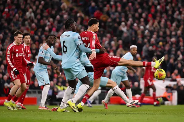 Hugo Ekitike of Liverpool shoots