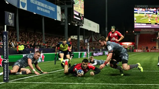 Gael Drean dives for the corner