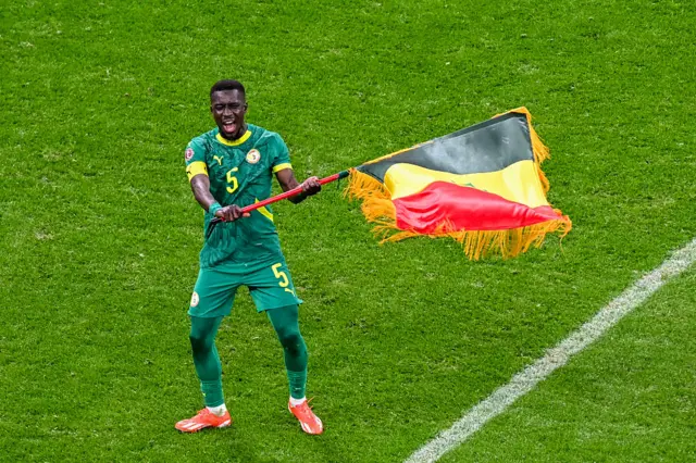 Idrissa Gueye celebrates with a Senegal flag