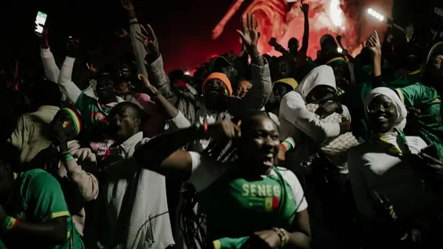 Senegal fans celebrate