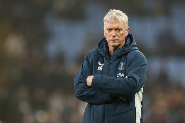David Moyes watches the warm up