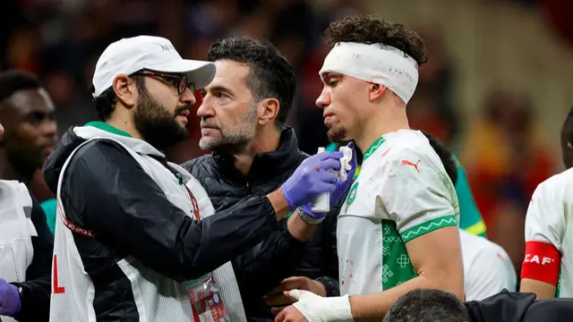 Neil El Aynaoui has his head bandaged