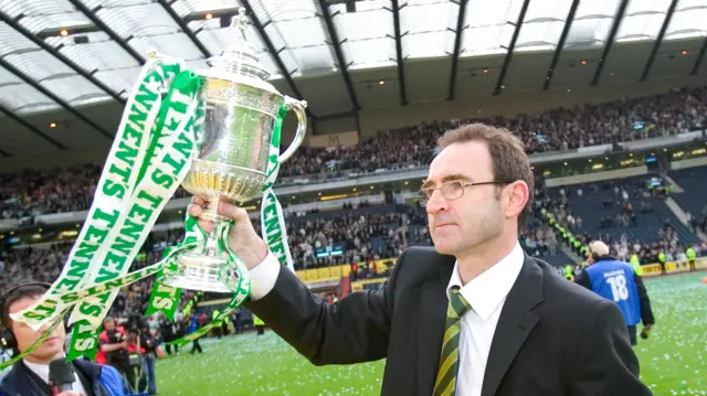 Martin O'Neill celebrates Celtic's 2005 Scottish Cup triumph