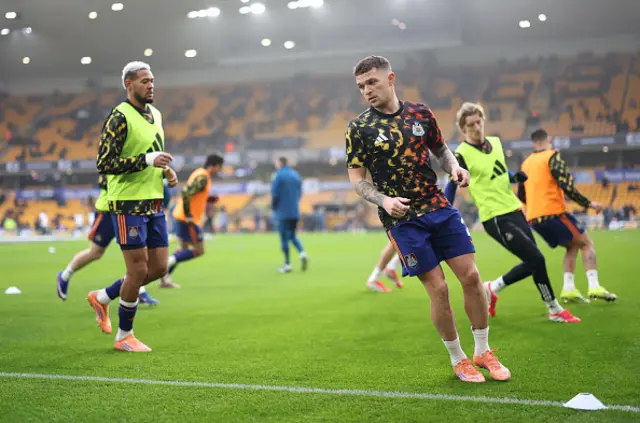 Kieran Trippier of Newcastle United warms up