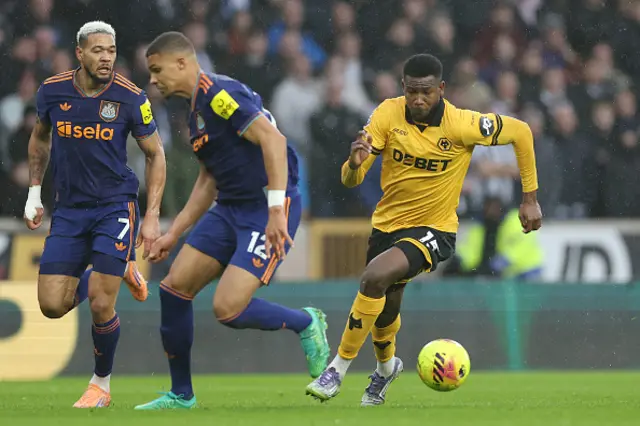 Yerson Mosquera of Wolverhampton Wanderers runs with the ball