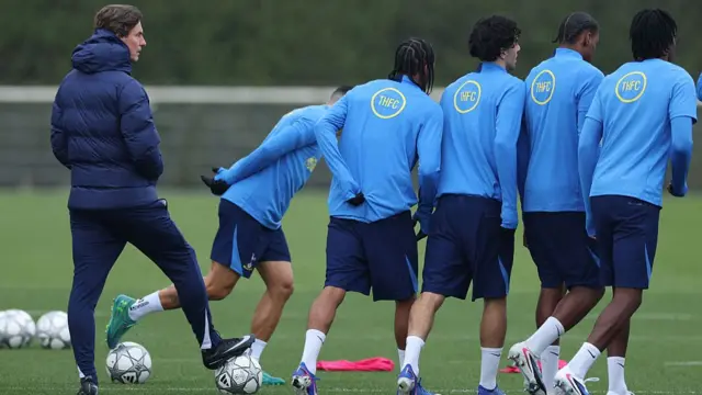 Thomas Frank with the Tottenham squad during a training session