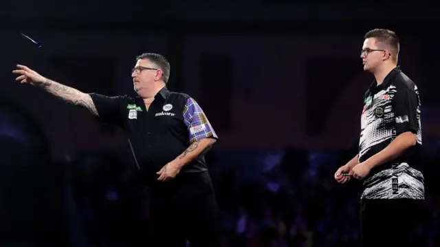 Gary Anderson throws a dart