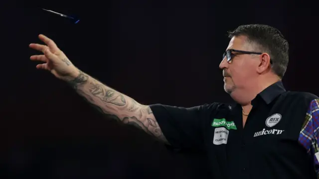 Gary Anderson throws a dart