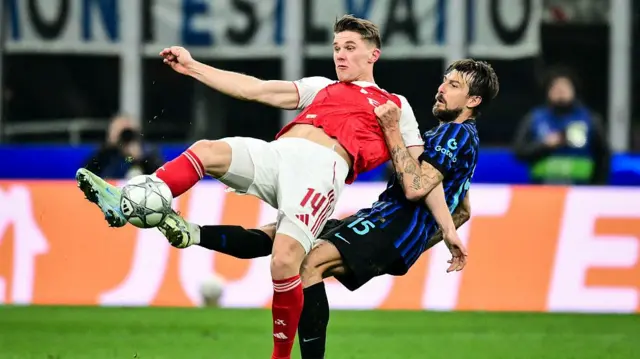 Gyokeres gets pulled down by Acerbi