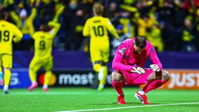 Donnarumma reacts