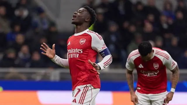 Saka reacts