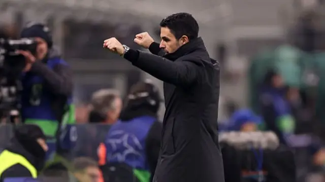 Mikel Arteta celebrating