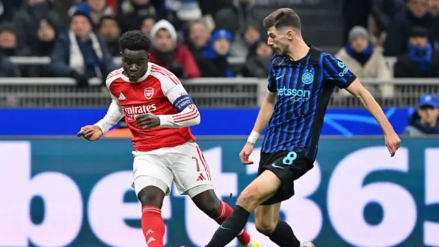Saka plays a ball in