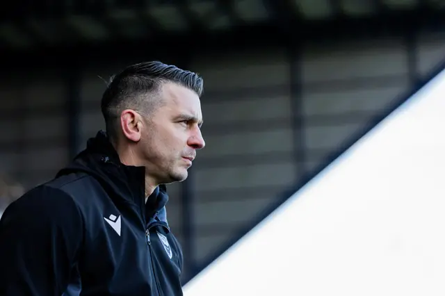 Oxford United head coach Matt Bloomfield looks on from the sidelines during his first game in charge against Bristol City