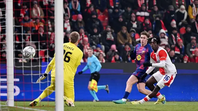 Lopez scores against Slavia Prague