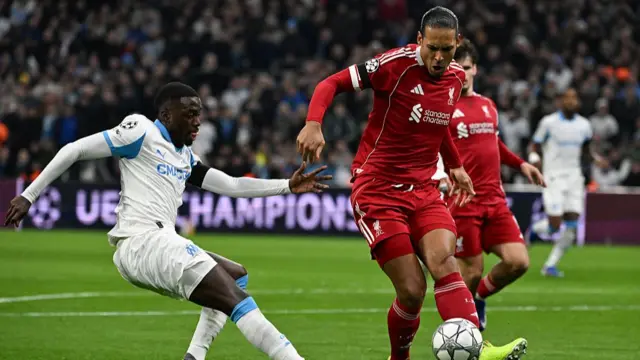 Action between Weah and Van Dijk