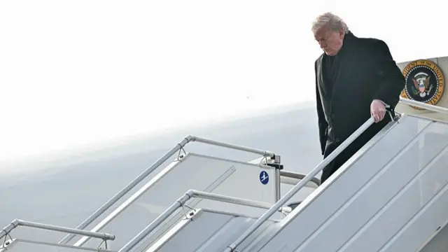 Trump disembarks Air Force One