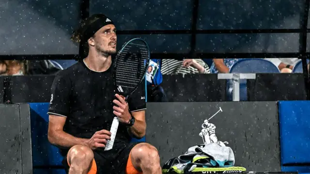 Alexander Zverev sits in the rain