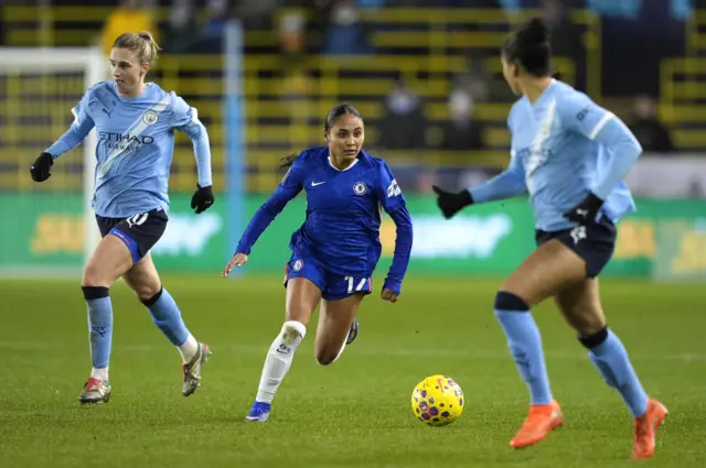 Chelsea's Alyssa Thompson (centre) on the ball