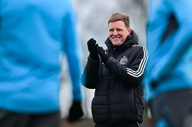 Eddie Howe applauding