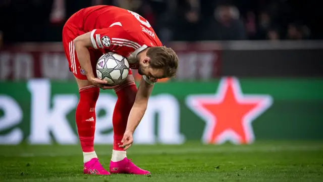 Kane preparing to take the penalty