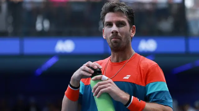 Cameron Norrie with a water bottle