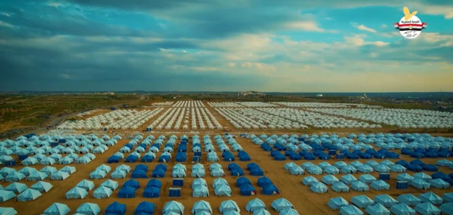 A large displacement camp in the al-Zahra and Netzarim Corridor area, south of Gaza City published on the Egyptian Relief Committee’s social media