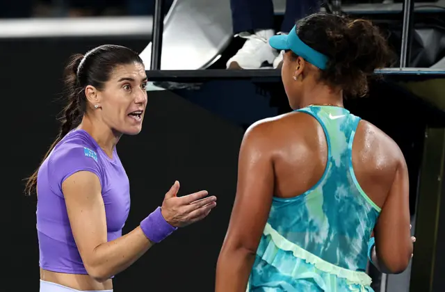Sorana Cirstea argues with Naomi Osaka