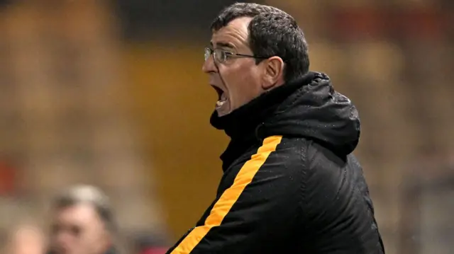 Gary Bowyer shouts