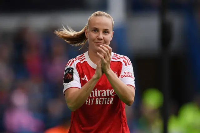 Beth Mead applauds fans
