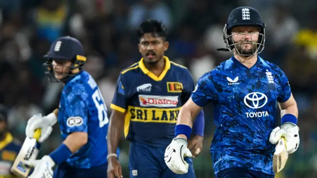 Joe Root and Ben Duckett running between the wickets against Sri Lanka