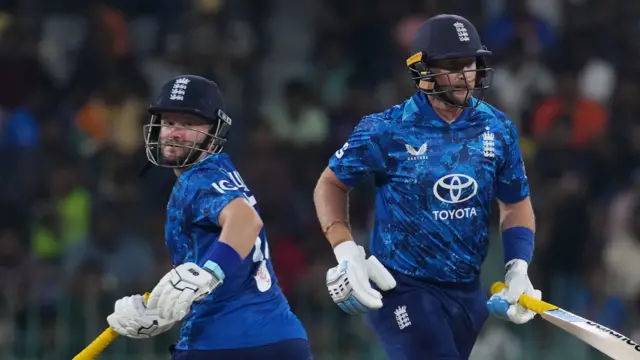 Ben Duckett and Joe Root running between the wickets for England against Sri Lanka
