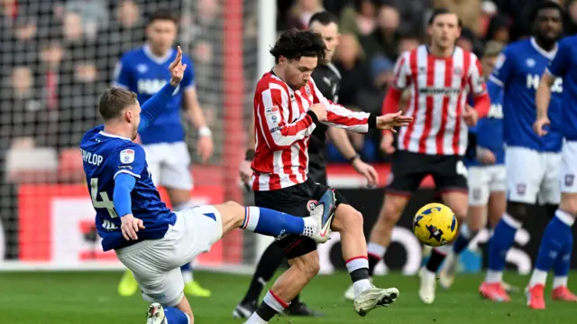 Sheffield United v Ipswich match action