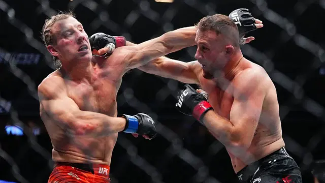 Justin Gaethje trades strikes with Paddy Pimblett