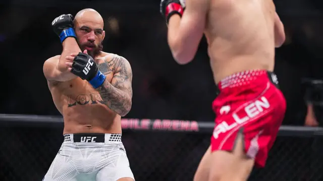 Jean Silva in action against Arnold Allen